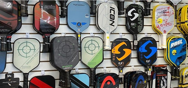 Should I Get a Lightweight Or Midweight Pickleball Paddle